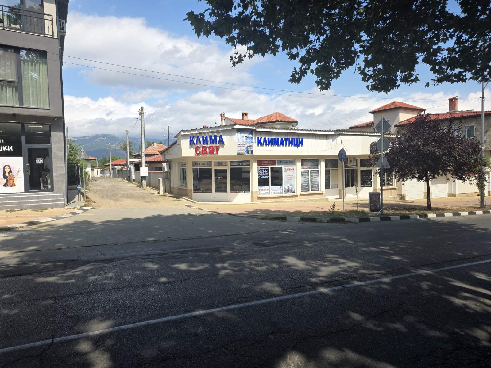 Store image 2